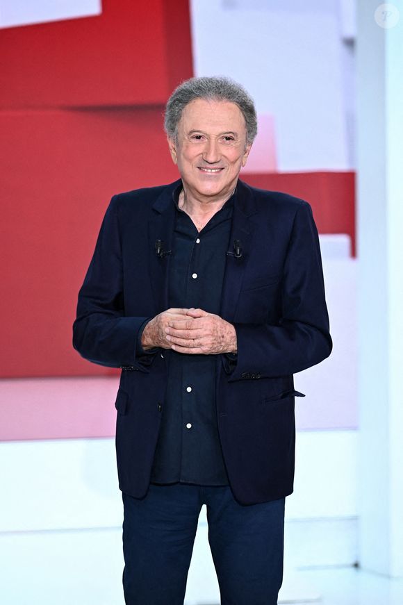 Exclusif - Michel Drucker - Enregistrement de l'émission "Vivement Dimanche" au Studio Gabriel, présentée par M.Drucker, et diffusée sur France 3, de 13h30 à 15h, le 28 août © Guillaume Gaffiot / Bestimage