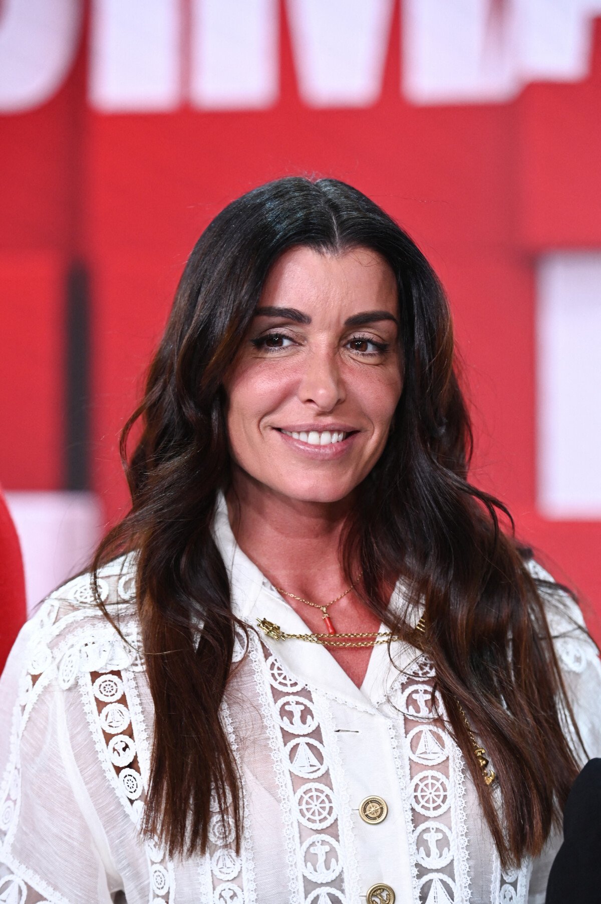 photo-jenifer-vient-de-recevoir-le-purecharts-award-de-la-chanson