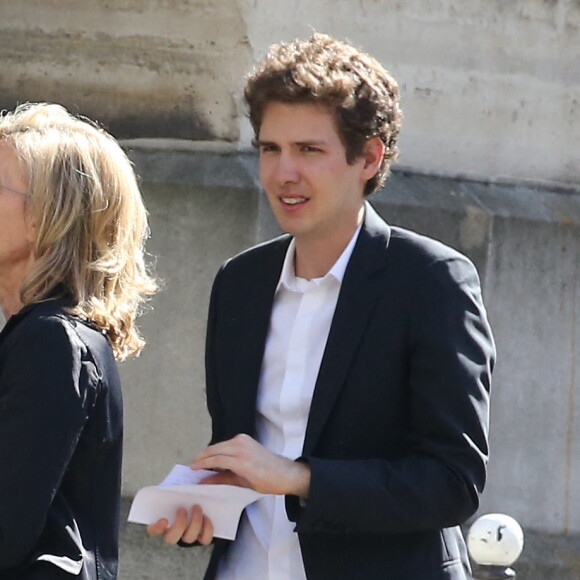 Claire Chazal et son fils François Poivre d'Arvor - Obsèques de Josette Chazal, la mère de Claire Chazal, en l'église Notre Dame d'Auteuil à Paris, le 14 avril 2015. 