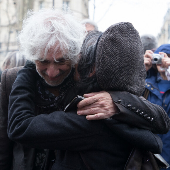 Louis Bertignac, Kuelan Nguyen à la sortie de l'hommage à Jacques Higelin au Cirque d'Hiver à Paris le 12 avril 2018.