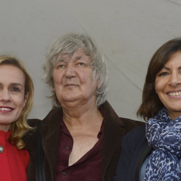 Sandrine Bonnaire, Jacques Higelin, Anne Hidalgo - Grand défilé de la Fête des Vendanges à la Mairie du 18ème à Paris, le 11 octobre 2014.