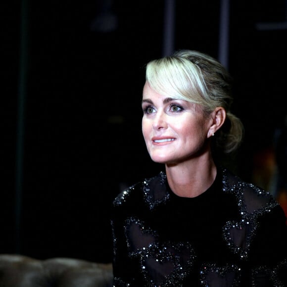 Laeticia Hallyday a porté plainte pour injures publiques contre l'une de ses filles, Joy.
Exclusif - Laeticia Hallyday en interview avec le journaliste Yves Calvi, sur BFMTV, avant le concert hommage à Johnny Hallyday "Que je t'aime" à l'AccorHotels Arena Paris Bercy à Paris. © Borde-Jacovides-Moreau / Bestimage 