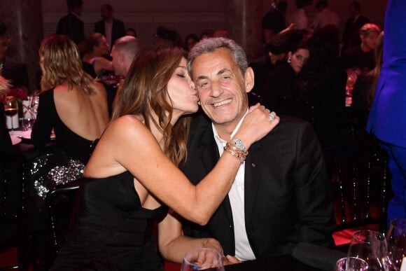 Carla Bruni-Sarkozy et son mari Nicolas Sarkozy - 19ème "Diner de la Mode" au bénéfice de Sidaction au Pavillon Cambon Capucines dans le cadre de la Fashion Week de Paris, France. Le 7 juillet 2022. © Rachid Bellak / Bestimage 