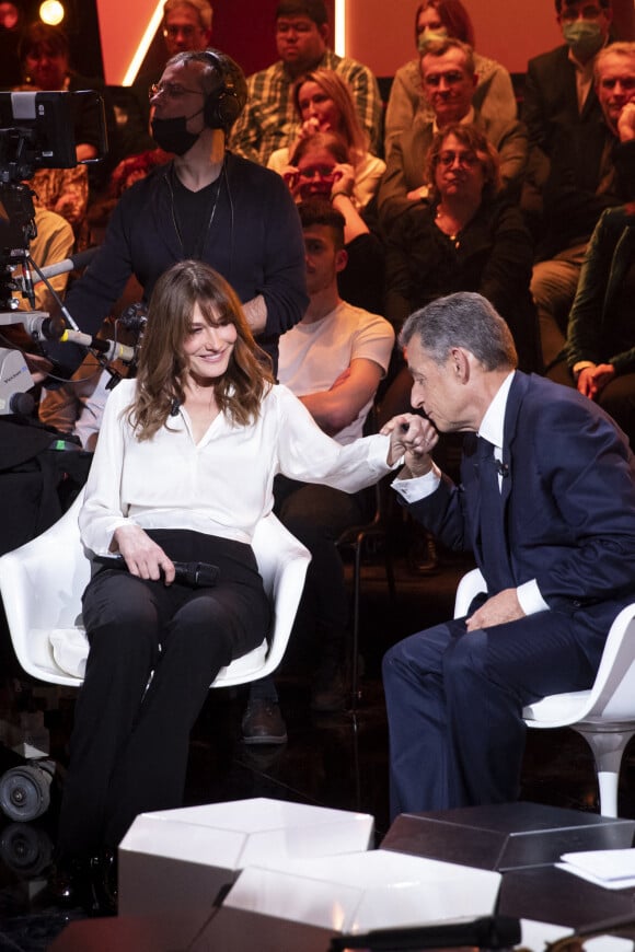 Exclusif - Carla Bruni Sarkozy et son mari Nicolas Sarkozy - Enregistrement de l'émission "Le Grand Echiquier", diffusée le 1er juillet sur France 2. Le 21 mars 2022 © Cyril Moreau / Bestimage