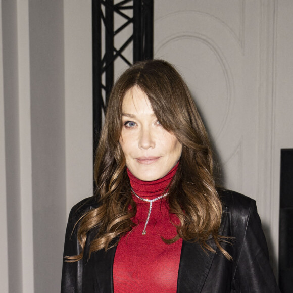 Carla Bruni - Front Row du défilé Jean-Paul Gaultier (JPG) x Haider Ackermann "Collection Haute Couture Printemps/Eté 2023" lors de la Fashion Week de Paris (PFW), le 25 janvier 2023.