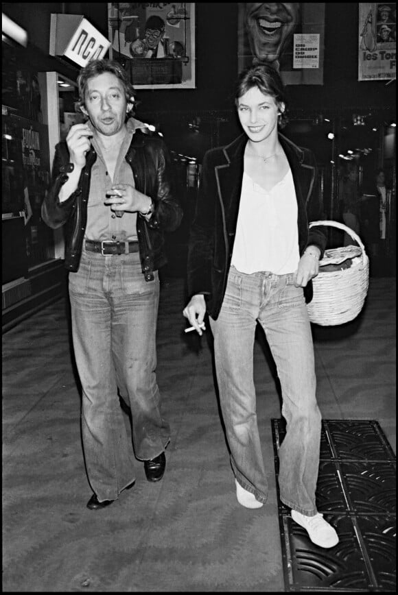 Jane Birkin part vivre une belle histoire avec Jacques Doillon, qui deviendra le père de sa fille Lou
Serge Gainsbourg et Jane Birkin à la première de Jerry Lewis le 1er janvier 1976