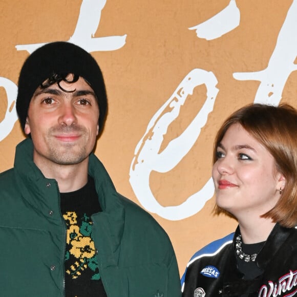 Au tour de sa fille Esmée, désormais, de tester ses limites !
Florian Rossi et sa compagne Louane Emera - Avant-première du film "Cet été-là" au cinéma Pathé Wepler à Paris le 3 janvier 2022. © Coadic Guirec/Bestimage