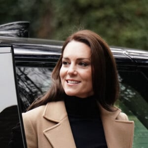 Catherine (Kate) Middleton, princesse de Galles,, arrive pour visiter l'Oxford House Nursing Home à Slough, Royaume Uni, le 21 février 2023, pour rencontrer le personnel et les résidents et découvrir comment la prestation de soins de haute qualité axés sur le patient est au centre du travail de la maison. Oxford House est une maison de retraite familiale qui a ouvert ses portes aux résidents en 1980. 