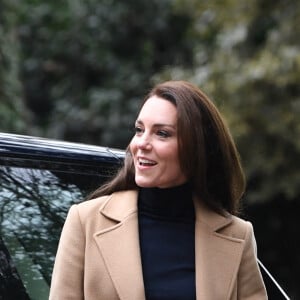 Catherine (Kate) Middleton, princesse de Galles,, arrive pour visiter l'Oxford House Nursing Home à Slough, Royaume Uni, le 21 février 2023, pour rencontrer le personnel et les résidents et découvrir comment la prestation de soins de haute qualité axés sur le patient est au centre du travail de la maison. Oxford House est une maison de retraite familiale qui a ouvert ses portes aux résidents en 1980. 