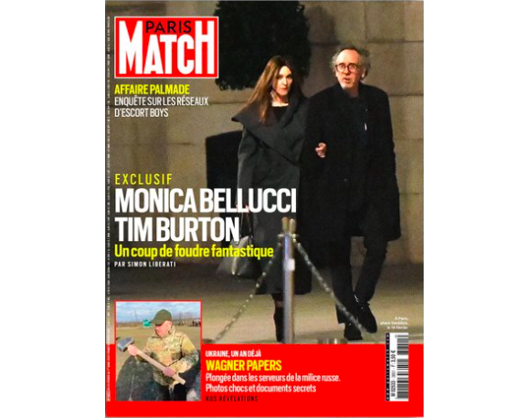 Le magazine "Paris Match" a dévoilé des images de deux amoureux. 
Tim Burton et Monica Bellucci en couple, en couverture du magazine Paris Match du 23 février 2023