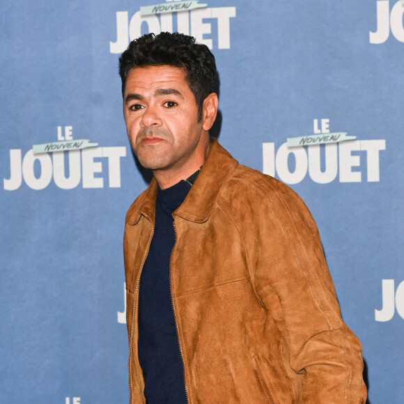 "Jamais de la vie !", confiait-il au Parisien en 2015, avant d'ajouter : "En revanche, s'il y avait un bras bionique pour 40 euros, je prends [rires]".
Jamel Debbouze - Avant-première du film "Le Nouveau Jouet" au Grand Rex à Paris le 9 octobre 2022. © Coadic Guirec/Bestimage