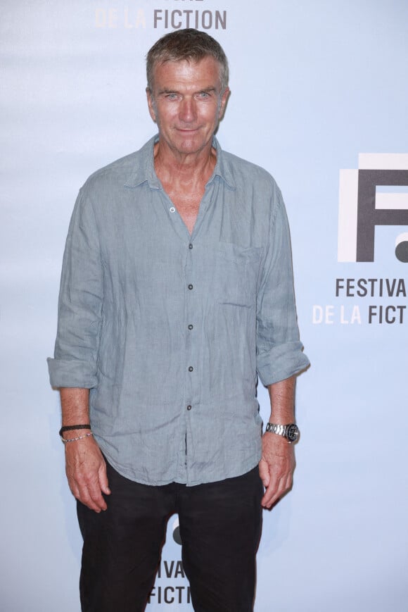 Mais pour lui "changer les couches, c'est comme le vélo, ca ne s'oublie pas". 
Philippe Caroit Le festival au photocall de "Les Combattantes" lors de la 24ème édition du Festival de la Fiction TV de la Rochelle, le 15 septembre 2022. © Christophe Aubert via Bestimage 