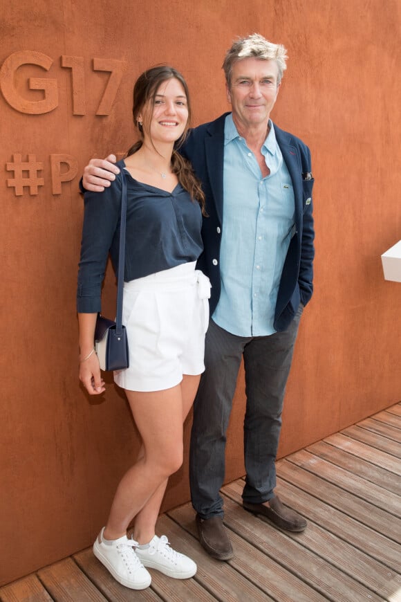 Aujourd'hui pour lui, Lucien sera le dernier enfant, car il a déjà "une soeur géniale". 
Philippe Caroit et sa fille Blanche Caroit - Personnalités au village lors des internationaux de France de Roland Garros à Paris, le 30 mai 2017. © - Dominique Jacovides - Cyril Moreau/ Bestimage 