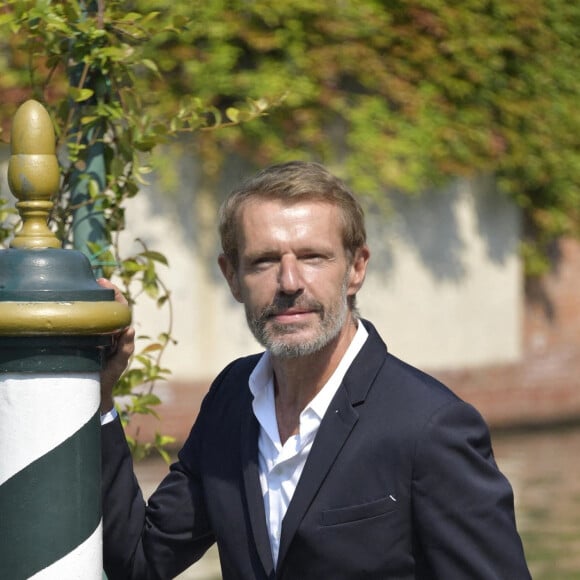 "Ici, je recrée un endroit à peu près stable..."
Lambert Wilson - Arrivées au Lido lors de la 77e édition du Festival international du film de Venise, la Mostra. Le 6 septembre 2020.