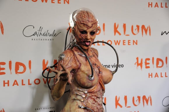 Heidi Klum et son mari Tom Kaulitz au photocall de la soirée "Heidi Klum Halloween Party" à New York, le 31 octobre 2019.