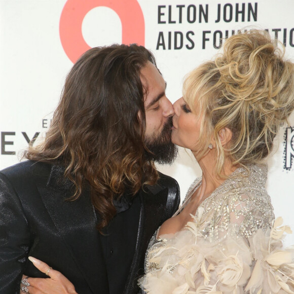 Heidi Klum et Tom Kaulitz au photocall de la soirée "Elton John AIDS Foundation" lors de la 94ème édition de la cérémonie des Oscars à Los Angeles, le 27 mars 2022. 