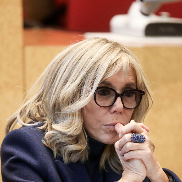 La Première dame, Brigitte Macron se rend au Tribunal judiciaire d’Orléans pour présenter les annonces en matière d’accompagnement des mineurs victimes tout au long du processus judiciaire, le 20 décembre 2022 à Orléans © Stéphane Lemouton/Bestimage