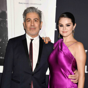 Le réalisateur Alek Keshishian and Selena Gomez lors de la première du film "Selena Gomez, My mind and me" à Hollywood le 2 novembre 2022. 