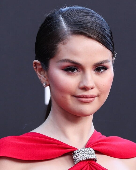 Selena Gomez a détrôné Kylie Jenner, elle est la femme la plus suivie sur Instagram avec plus de 380 millions d'abonnés.
Selena Gomez lors de la 27e édition des Critics Choice Awards à Los Angeles.