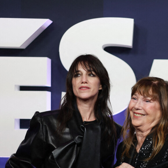 Jane Birkin avec Charlotte Gainsbourg et sa fille Alice Attal au photocall de la 48ème cérémonie des César à l'Olympia à Paris le 24 février 2023 © Dominique Jacovides / Olivier Borde / Bestimage 