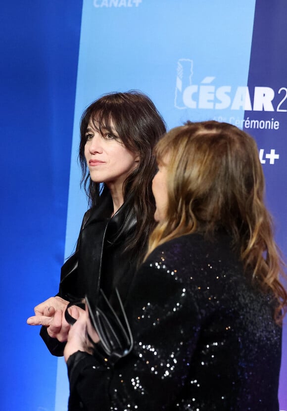 Charlotte Gainsbourg et sa mère Jane Birkin au photocall de la 48ème cérémonie des César à l'Olympia à Paris le 24 février 2023 © Dominique Jacovides / Olivier Borde / Bestimagee