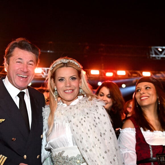 Exclusif - Christian Estrosi, Laura Tenoudji Estrosi et Myriam Seurat - Laura Tenoudji Estrosi avec son mari Christian Estrosi, le maire de Nice, et ses enfants Milan et Bianca, ont participé à un corso carnavalesque du 150eme Carnaval de Nice entourés par des proches et des amis, le 18 février 2023. Laura, qui la veille fetait son anniversaire en amoureux avec son mari, a réuni autour de ses parents et de son jeune frère, des proches et des amis pour une soirée carnavalesque sur la Place Masséna, où tous les convives étaient déguisés. Du James Bond, à Cléopatre, en passant par Superman, ou encore Lucky Luke, Napoléon 1er, Frida Kahlo et même un "Commandant de bord" en mode : " Y a t il un Pilote dans l'Avion ? " que l'on aurait pu avoir plutôt en mode : " Y a t il un Pilote dans la Ville ? ", car c'est le maire de Nice qui avait choisi d'être le pilote de cette soirée. Milan, le fils de 13 ans, que Laura a eu de sa relation passée avec Michael Tapiro, était en Mario Bros et sa soeur Bianca en Mercredi de la Famille Adams, enfant née de son union avec Christian Estrosi, que Laura a épousé en 2016. © Bruno Bebert/Bestimage 