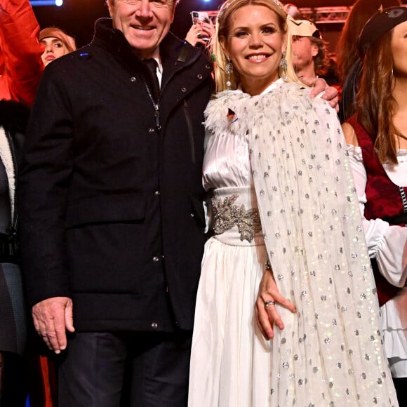 Exclusif - Laura Tenoudji Estrosi avec son mari Christian Estrosi, le maire de Nice, et ses enfants Milan et Bianca, ont participé à un corso carnavalesque du 150eme Carnaval de Nice entourés par des proches et des amis, le 18 février 2023. Laura, qui la veille fetait son anniversaire en amoureux avec son mari, a réuni autour de ses parents et de son jeune frère, des proches et des amis pour une soirée carnavalesque sur la Place Masséna, où tous les convives étaient déguisés. Du James Bond, à Cléopatre, en passant par Superman, ou encore Lucky Luke, Napoléon 1er, Frida Kahlo et même un "Commandant de bord" en mode : " Y a t il un Pilote dans l'Avion ? " que l'on aurait pu avoir plutôt en mode : " Y a t il un Pilote dans la Ville ? ", car c'est le maire de Nice qui avait choisi d'être le pilote de cette soirée. Milan, le fils de 13 ans, que Laura a eu de sa relation passée avec Michael Tapiro, était en Mario Bros et sa soeur Bianca en Mercredi de la Famille Adams, enfant née de son union avec Christian Estrosi, que Laura a épousé en 2016. © Bruno Bebert/Bestimage 