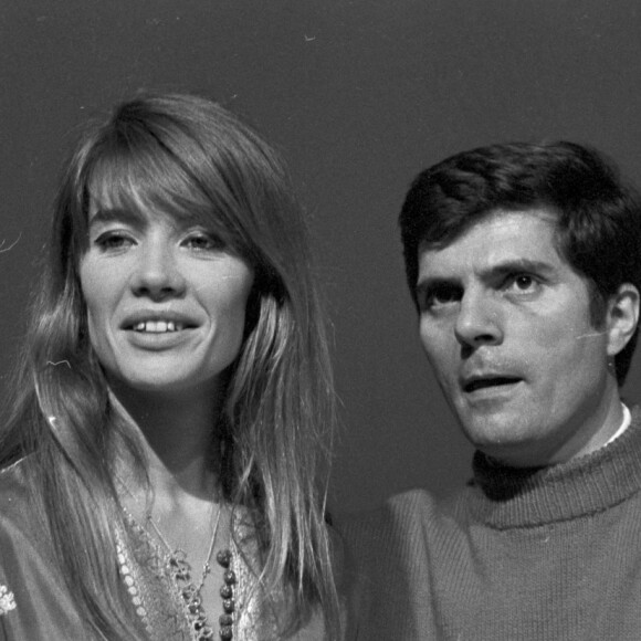 Un soir, "tout le monde a disparu", les laissant seuls, comme Jacques Dutronc l'avait demandé en secret.
En France à Paris, Jean-Christophe Averty et Françoise Hardy le 6 décembre 1967.
