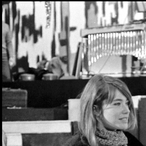 Jacques Dutronc et Françoise Hardy dans les coulisses de l'émission Le Palmarès des Chansons" en 1967