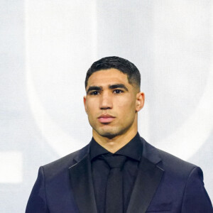 Kylian Mbappé (trophée FIFPro Team World Hommes) et Achraf Hakimi (trophée FIFPro Team World Hommes et visé par une enquète pour viol) lors de la cérémonie des Best Fifa awards à la salle Pleyel à Paris le 27 février 2023. © Pierre Perusseau / Bestimage