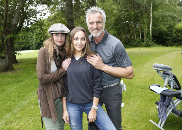 David Ginola, sa femme Coraline et leur fille Carla à la 15ème édition des Balles Blanches au Golf du Prieuré à Sailly, le 2 juin 2015. 