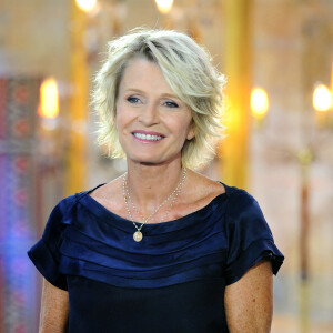 Exclusif - Sophie Davant - Backstage de l'enregistrement de l'émission prime "Affaire conclue" dans les écuries du château de Chantilly, présentée par S.Davant et qui sera diffusée sur France 2 le 15 septembre 2020. Le 9 juillet 2020 © Guillaume Gaffiot / Bestimage