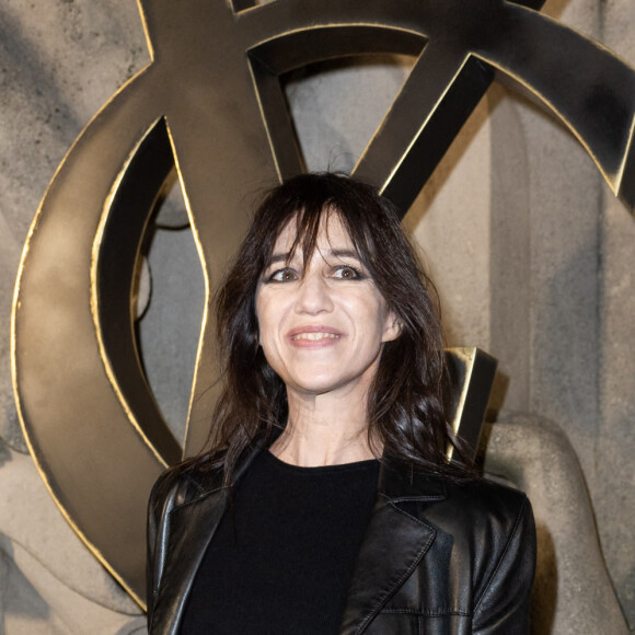 Sacré spectacle !
Charlotte Gainsbourg - Photocall du défilé de mode prêt-à-porter automne-hiver 2023/2024 "Saint Laurent" lors de la Fashion Week de Paris. Le 28 février 2023 © Olivier Borde / Bestimage