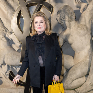 Catherine Deneuve - Photocall du défilé de mode prêt-à-porter automne-hiver 2023/2024 "Saint Laurent" lors de la Fashion Week de Paris. Le 28 février 2023 © Olivier Borde / Bestimage