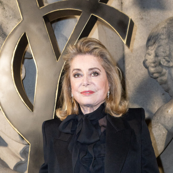 Catherine Deneuve - Photocall du défilé de mode prêt-à-porter automne-hiver 2023/2024 "Saint Laurent" lors de la Fashion Week de Paris. Le 28 février 2023 © Olivier Borde / Bestimage