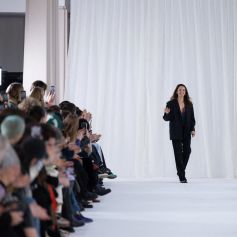 Mariée à son ancien producteur de 1994 à 2018, l'humoriste a eu deux enfants.
Défilé Vaillant Studio, prêt-à-porter automne-hiver 2023-2024, lors de la Fashion Week de Paris. Le 28 février 2023. © Jeremy Melloul / Bestimage