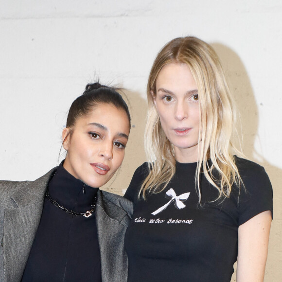 Leïla Bekhti s'est affichée au côté de la créatrice de la marque, Emma Reynaud Selignac.
Semi-exclusif - Leïla Bekhti et la styliste designer Emma Reynaud Selignac - Front Row au défilé Marcia prêt-à-porter automne-hiver 2023/2024 lors de la Fashion Week de Paris (PFW), au Garage Amelot, à Paris, France, le 1er mars 2023. © Christophe Clovis/Bestimage