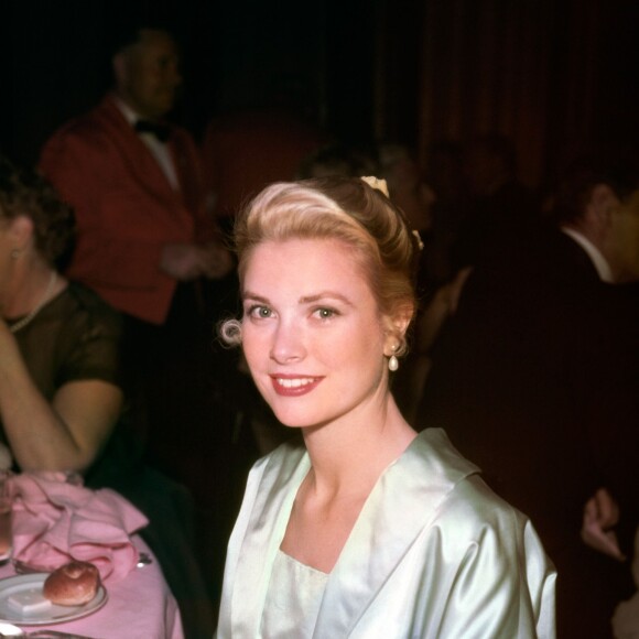 Il a, notamment, fondu pour Grace Kelly.
Grace Kelly aux Oscars 1954.