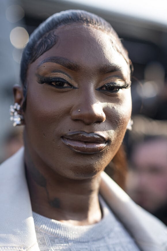 La Fashion Week continue à faire des siennes du côté de Paris.
Aya Nakamura - Défilé Givenchy lors de la Fashion Week de Paris.