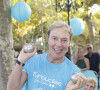 Et alors que son rythme de vie nocturne pourrait rendre impossible une vie de couple, il est, contre toute attente, très épanoui en amour depuis 7 ans.
Tony Gomez lors d'un tournoi de pétanque place des Lices organisé par le magazine Turquoise pour l'association Sourire à la vie à Saint-Tropez le 10 août 2022. © Jack Tribeca / Bestimage