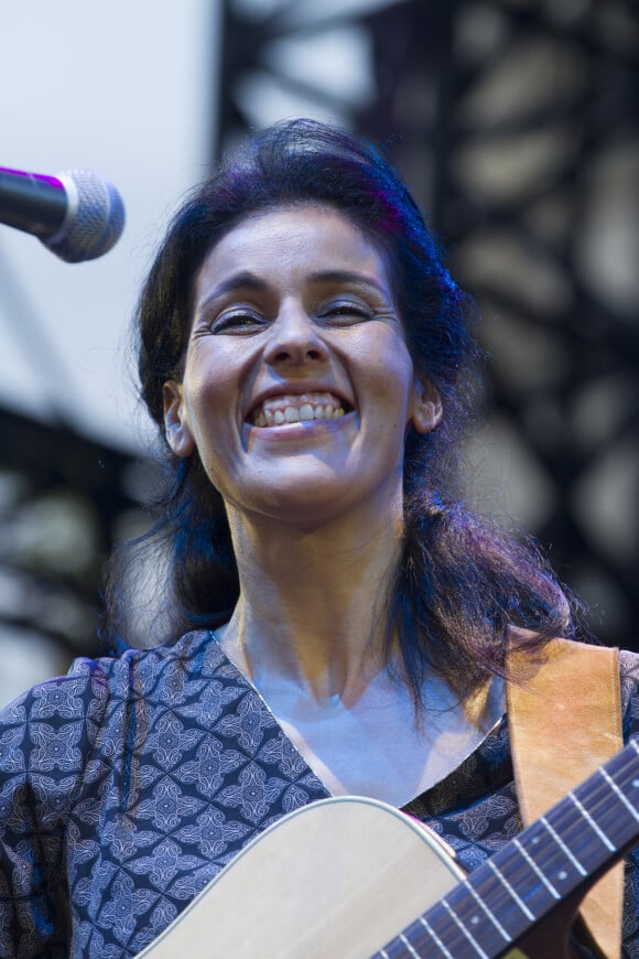 Souad Massi en concert lors du Festival Nuits du Sud à Vence le 23 juillet 2015.