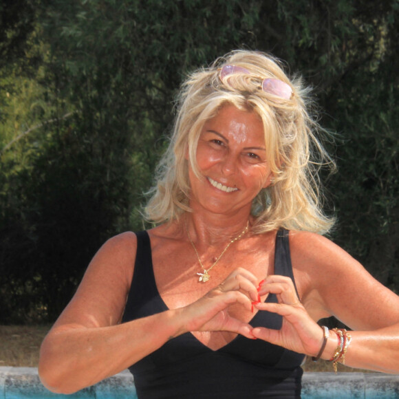 Exclusif - Rendez-vous avec Caroline Margeridon dans sa villa sur les hauteurs de Saint-Tropez. Le 24 juillet 2021 © Baldini / Bestimage
