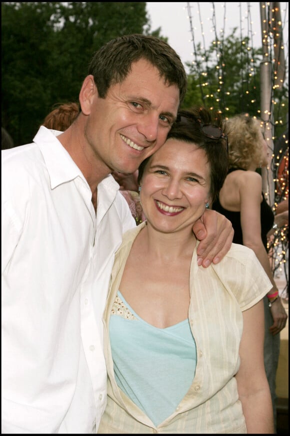 Sophie Forte a été mariée au metteur en scène et humoriste Eric Bouvron.
EXCLUSIF - Sophie Forte et son mari - Anniversaire de Michael (agent de stars) sur le bateau "Le Makal" au pied de la Tour Eiffel.