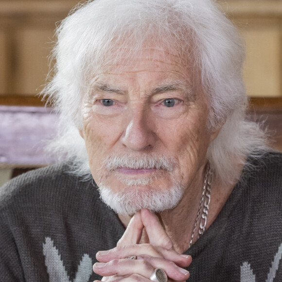 C'est une mésaventure qui aurait pu mal tourner.
Exclusif - Hugues Aufray - Tournage du téléfilm "Ils s'aiment... enfin presque". © Cyril Moreau / Bestimage