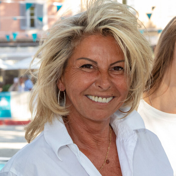Semi Exclusif - Caroline Margeridon - Tournoi de pétanque de la place des Lices à Saint-Tropez, organisé en faveur de l'association Rêves (au profit des enfants malades) par Gérard Sommelier (Tournay) à Saint-Tropez le 16 août 2021. © Jack Tribeca / Bestimage