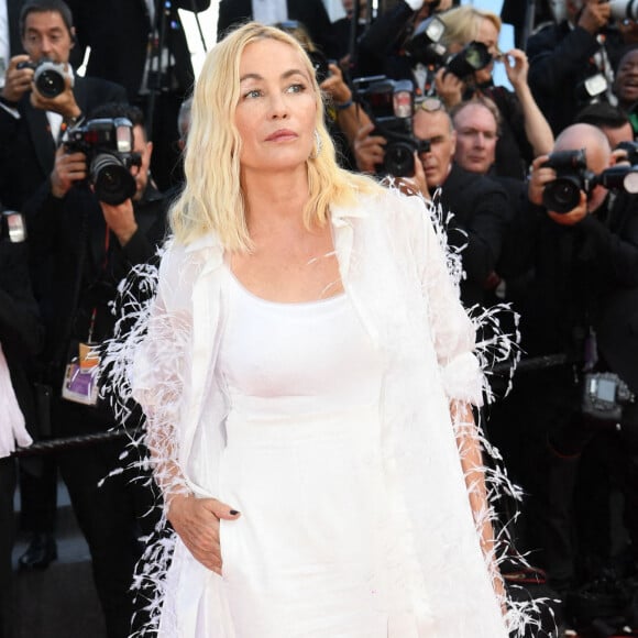 Emmanuelle Béart a eu un fils prénommé Yohann avec David Moreau
Emmanuelle Béart à la montée des marches de "Elvis" lors du 75ème Festival International du Film de Cannes, le 25 mai 2022. © Rachid Bellak/Bestimage 