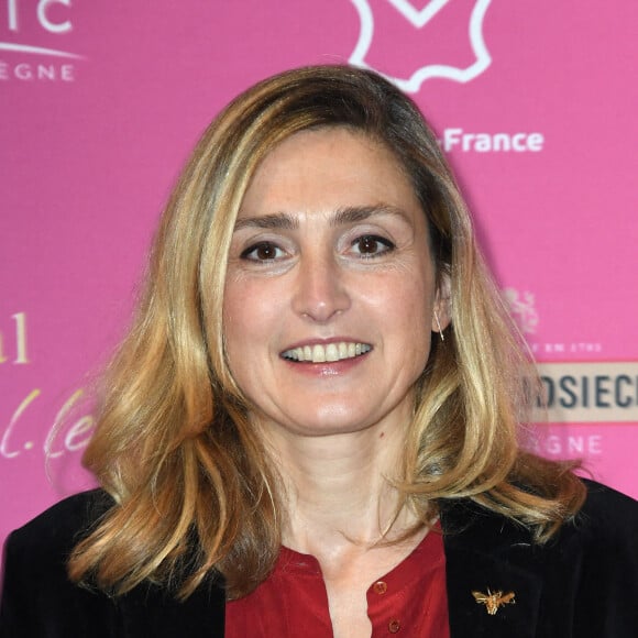 Julie Gayet - Photocall pour la remise des prix de la 6ème édition du Festival "Pluriel.les" à Compiègne, France, le 11 mars 2023. © Giancarlo Gorassini/Bestimage