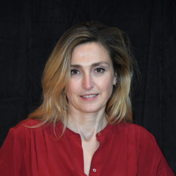Julie Gayet - Photocall pour la remise des prix de la 6ème édition du Festival "Pluriel.les" à Compiègne, France, le 11 mars 2023. © Giancarlo Gorassini/Bestimage