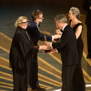 Hugh Grant et Andie MacDowell ont remis l'Oscar des Meilleurs décors @ ABACA