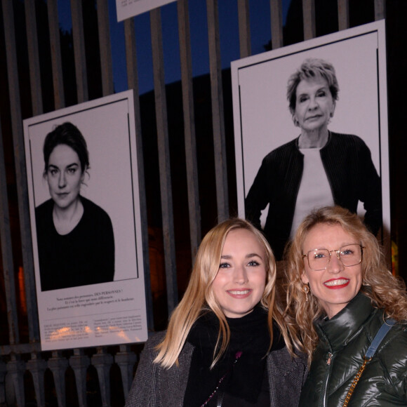 Exclusif - Chloé Jouannet et sa mère Alexandra Lamy au vernissage de l'exposition photos "Libres et égales" à l'occasion de la journée internationale des droits des femmes sur les grilles de la cour d'appel à Paris, France, le 6 mars 2020. © Rachid Bellak/Bestimage